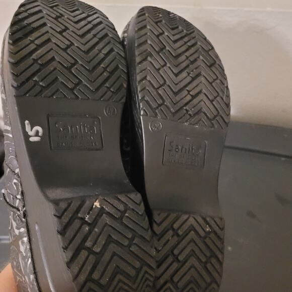 Sanita Original Danish CLogs Signature Patent Leather Womens 42/ US 10.5 Emboss - Picture 7 of 7